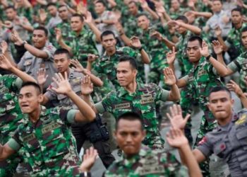 Buka Bersama di Mabes TNI, Jokowi Umumkan Tunjangan TNI-Polri Naik 70%