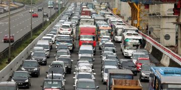 Arus Tol Jakarta-Cikampek Padat Sepanjang 32 KM