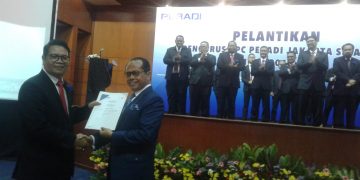 Juniver Girsang Lantik DPC PERADI Jakarta Selatan