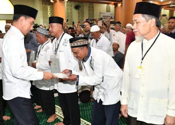 Presiden Jokowi Serahkan 204 Sertifikat Tanah Wakaf di Jawa Barat