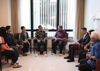 Jenguk Ibu Ani Yudhoyono di Singapura, Presiden dan Ibu Iriana Beri Semangat untuk Sembuh