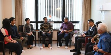 Jenguk Ibu Ani Yudhoyono di Singapura, Presiden dan Ibu Iriana Beri Semangat untuk Sembuh