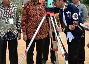 Presiden Tinjau Langsung Pencanangan Pemasangan Patok Tanah di Kendari