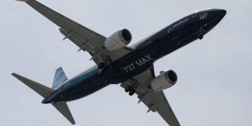 Saham Boeing Ambrol usai Umumkan Pangkas Produksi Pesawat
