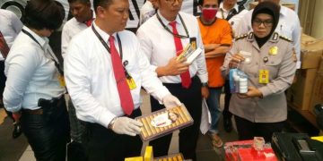 Di Karawang, Polisi Sita Ribuan Kosmetik Ilegal dari Toko Kelontong