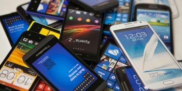 Kominfo Libatkan Operator Tindak Ponsel “Black Market”