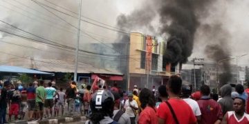 Massa Rusuh di Jayapura, Petugas Tembakkan Gas Air Mata
