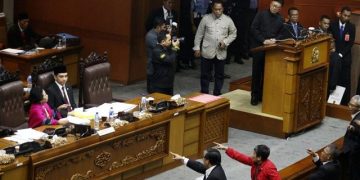 Kronik DPR: Dari Drama Tiang Listrik Hingga Peluru Nyasar