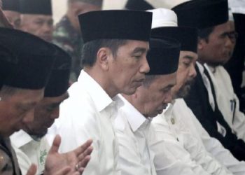 Jokowi Salat Minta Hujan Sebelum Tinjau Karhutla di Riau