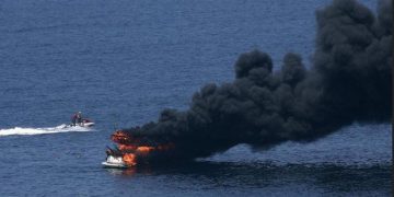 Kapal Pengangkut Penyelam Terbakar di AS, 8 Orang Tewas