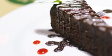 Makan Kue Cokelat Saat Sarapan Bisa Bikin Langsing