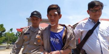 Pelaku Jambret Sempat Sandera Wanita, Babak Belur Diamuk Massa Kini Ditahan di Polisi