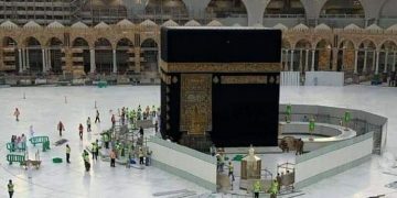 Arab Saudi Kembali Buka Masjidil Haram dan Masjid Nabawi