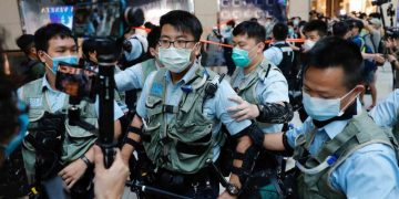 Hong Kong sangkal China masuki perairannya untuk tangkap 12 warga