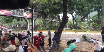 Demo Tolak RUU Cipta Kerja di Patung Kuda Arjuna Wiwaha Berujung Rusuh