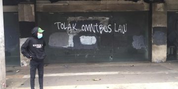 [Video] Detik-detik Pos Polisi Harmoni Dibakar Masa Demo Anarkis