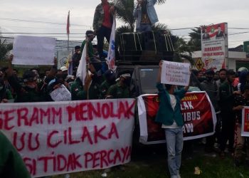 Aksi Unjuk Rasa Penolakan Omnibus Law di Kabupaten Batu Bara Ricuh