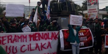 Aksi Unjuk Rasa Penolakan Omnibus Law di Kabupaten Batu Bara Ricuh
