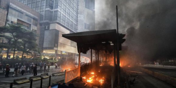 Efek Demo , 8 Halte Terbakar, Transjakarta Prediksi Rugi Rp48 Miliar
