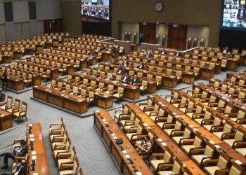 Tok! DPR Resmi Sahkan Omnibus Law Ciptaker