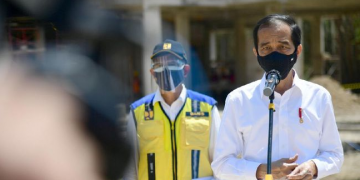 Jokowi Jamin Tak Ada Resentralisasi Perizinan di Omnibus Law