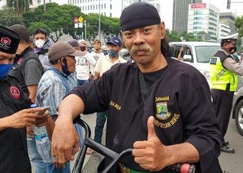 Paranormal Tolak Santet Anggota DPR, Pilih Demo Omnibus Law