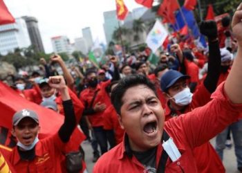 Massa Buruh Kecewa Cuma Ditemui KSP Bukan Jokowi Langsung