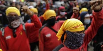 Buruh Minta Gubenur Cueki Menteri Jokowi soal UMP Tidak Naik