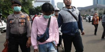 Polisi Masih Tahan 67 Peserta Demo Omnibus Law di Jakarta