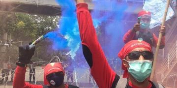 Demo Padati Patung Kuda, Massa Sesalkan Ancaman ke Buruh