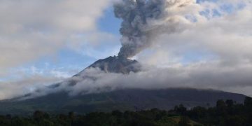 Tiga Kecamatan Terdampak Debu Vulkanik dan Awan Panas Gunung Sinabung