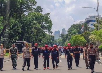 Long March Demo, Lalu Lintas Sekitar Istana Dialihkan