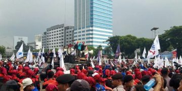 Tolak Omnibus Law, Jutaan Buruh Ancam Mogok Hari Ini