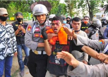 Polri: Perwira Intel Halangi Sabhara Pukul Mahasiswa Jambi