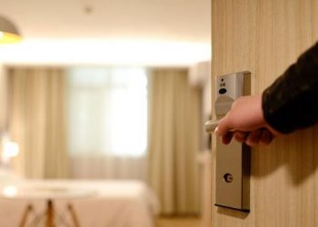 Libur Panjang Mendekat, Satgas Covid-19: Staycation Bisa Jadi Pilihan