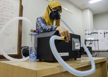 Peringati Hari Pahlawan, OJK dan SRO beri bantuan 43 Ventilator kepada 20 Rumah Sakit