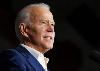 Pergelangan Kaki Joe Biden Terkilir Akibat Terpeleset saat Bermain dengan Anjing Peliharaannya