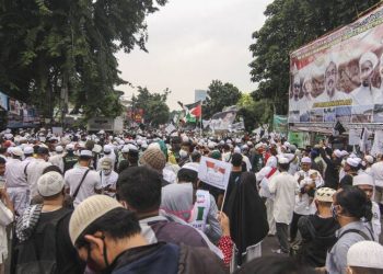 Massa Melimpah, Epidemiolog Sebut PSBB Transisi Seolah Tak Berlaku di Petamburan