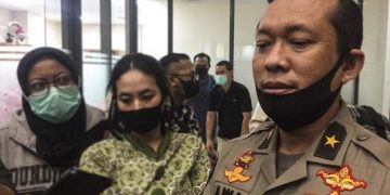 Alasan Oknum Brimob Lempar Kucing ke Parit: Makanan Direbut