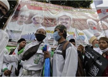 Baliho Rizieq Ajak Revolusi Masih Berdiri di Gang Markas FPI