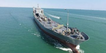 Garda Revolusi Iran Luncurkan Kapal Induk Bisa Angkut Rudal