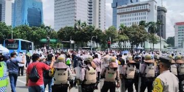 Polisi Bubarkan Massa Aksi 1812 di Patung Kuda
