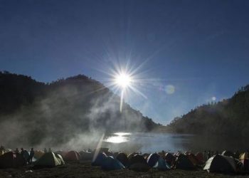 Gunung Semeru Meletus, Jalur Pendakian Sementara Ditutup