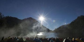 Gunung Semeru Meletus, Jalur Pendakian Sementara Ditutup