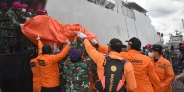 RS Polri Terima 7 Kantong Jenazah Korban Sriwijaya Air SJ-182