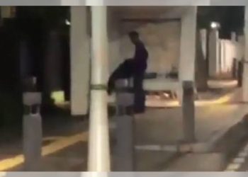 Polisi Tangkap Pasangan yang Berbuat Mesum di Halte Jalan Kramat Raya