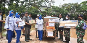 Terjang Banjir, Ketua CBS Jalasenastri Seskoal Berikan Bantuan kepada Prajurit Seskoal Terdampak Banjir