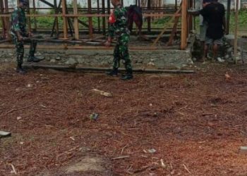 Bantu Bangun Rumah, Babinsa Tiom Mendapat Apresiasi Dari Warga Binaan