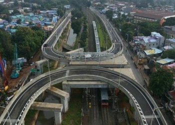 Tinjau Fly Over Tapal Kuda, Anies Akui Masih Kurang Marka dan Rambu Lalin