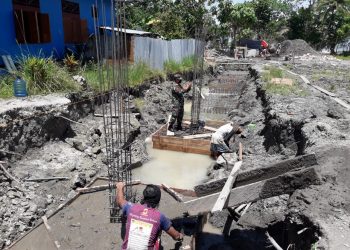 Babinsa Kodim Yawa Bantu Percepat Pembangunan Gereja di Kampung Batu Zaman Papua